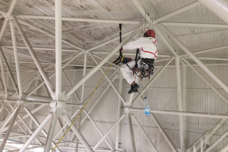 Čistenie a nástrek stropu, Zimný štadión Rimavská Sobota