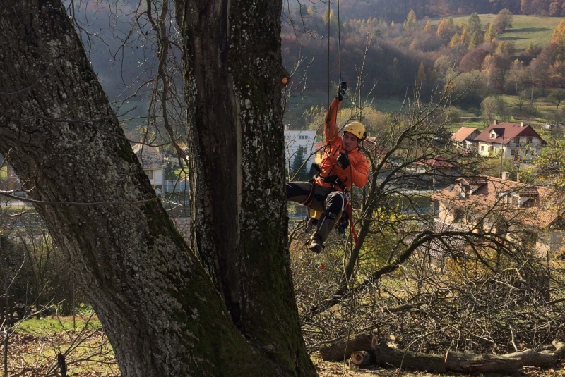 Uzovské Pekľany