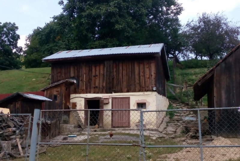 Uzovské Pekľany pôvodný stav - dvor
